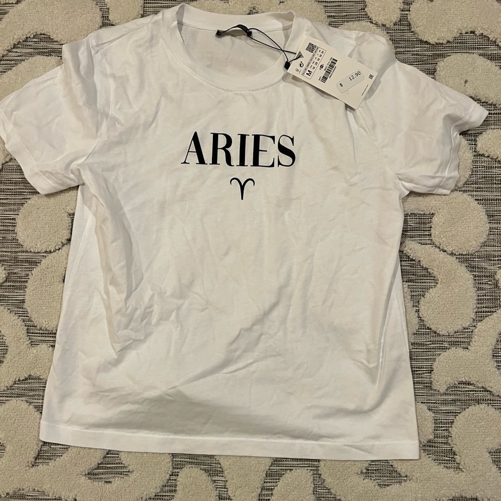 ZARA NWT GRAPHIC TEE